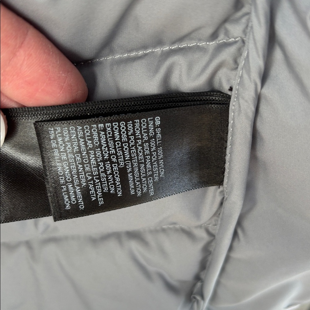 NWOT North Face Vest - Picture 10 of 10